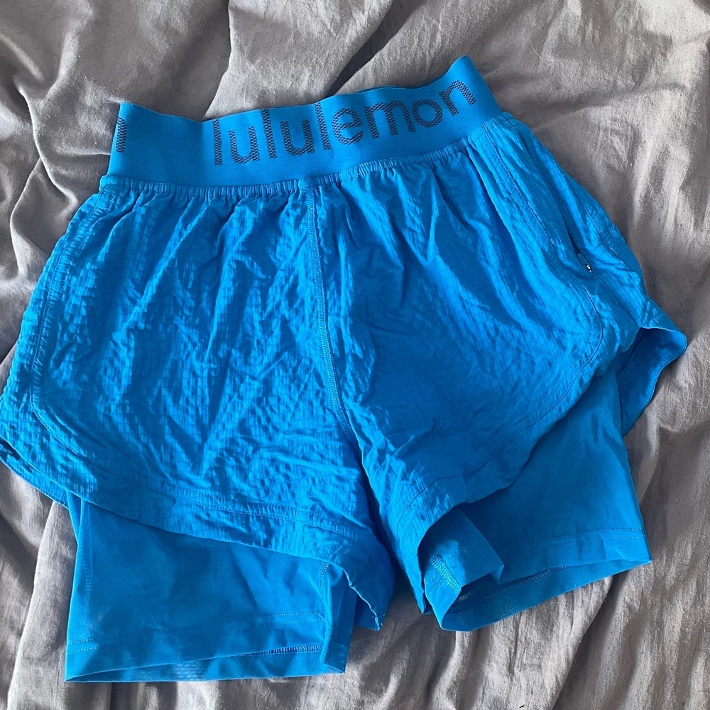 lululemon poolside hotty hot shorts with mesh